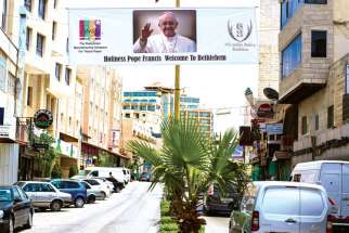 A banner welcomes Pope Francis to Bethlehem.