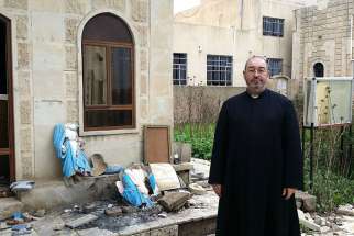 Argentine Father Luis Montes visited an Iraqi church destroyed by ISIS and posted his experience on Facebook March 24.