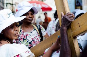 Thousands travel Via Dolorosa to follow Jesus’ steps