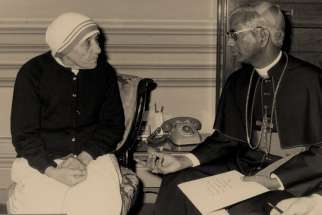 ndian Cardinal D. Simon Lourdusamy, who had been the editor of a Catholic weekly newspaper before coming to Rome to serve as head of the Vatican Congregation for Eastern Churches, died in Rome at the age of 90. He is pictured in an undated photo with Bl essed Teresa of Kolkata.