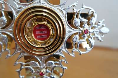 Toronto’s Our Lady of Fatima parish is in possession of a chip of wood from the original tree on which the Virgin Mary appeared and splinters of the original caskets in which Jacinta and Francisco Marto were buried.