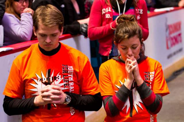 Volunteers pray during pro-life youth rally. On Aug. 1, LifeCanada will hold it&#039;s National Day for Prayer and Fasting for abortion issues.