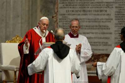 Canadian archbishop gets third pallium