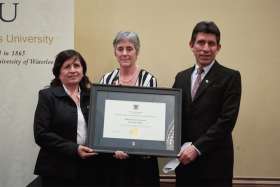 St. Jerome’s president Katherine Bergman presents the John R. Sweeney Award to Isabel Latorre and Victor Rojas, founders of Café Feminino and PROASSA, to honour their work on the Beyond Borders program.