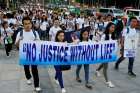 Participants carry a banner during a Feb. 18 protest against plans to reimpose the death penalty. Philippines&#039; bishops have praised their country&#039;s latest protest against the death penalty, a 21-day march, which will conclude May 24.